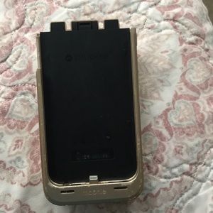 mophe gold charging case